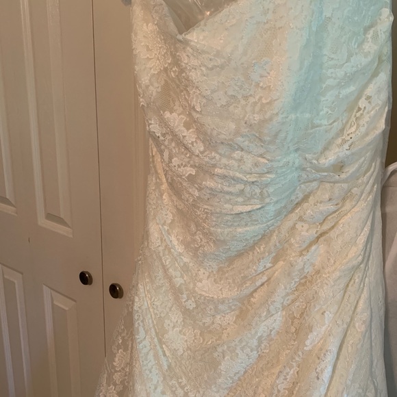 NWT Beautiful Lace Wedding Dress